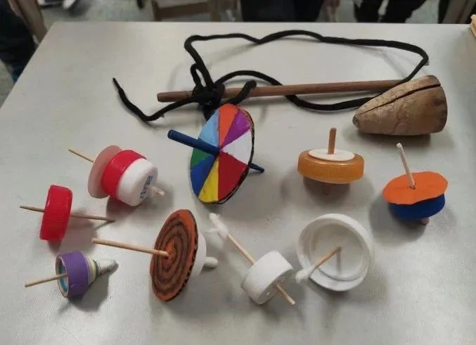 AI作画、和机器人猜拳……徐汇校园刮起了科技“旋风”(图2)